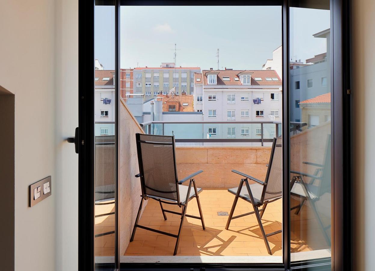 Atico Con Terraza, Vistas Al Mar Y Parking En Playa De S Lorenzo Gijón